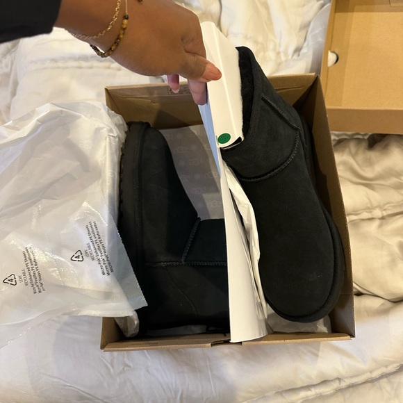 UGG Classic Mini boots (BNIB) - Picture 4 of 7
